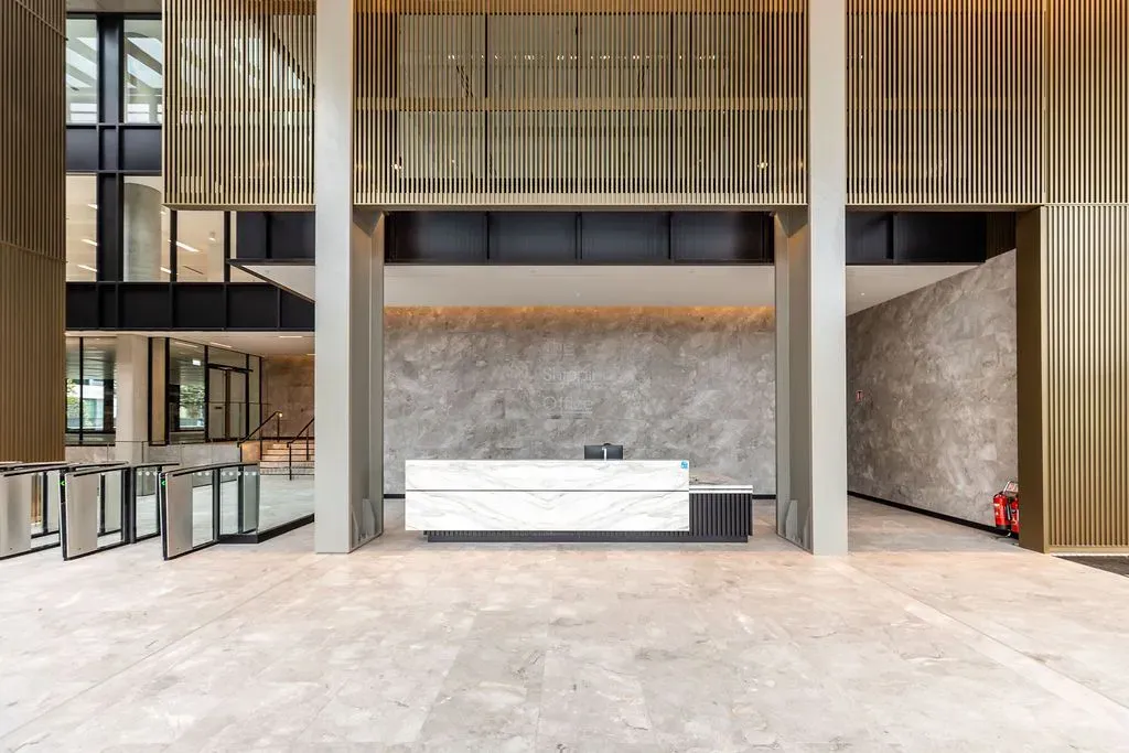 Nuvolato grey marble  - THE SHIPPING OFFICE - Client : MARLET, Designer : Henry J Lyons, Installer: Artisan Marble